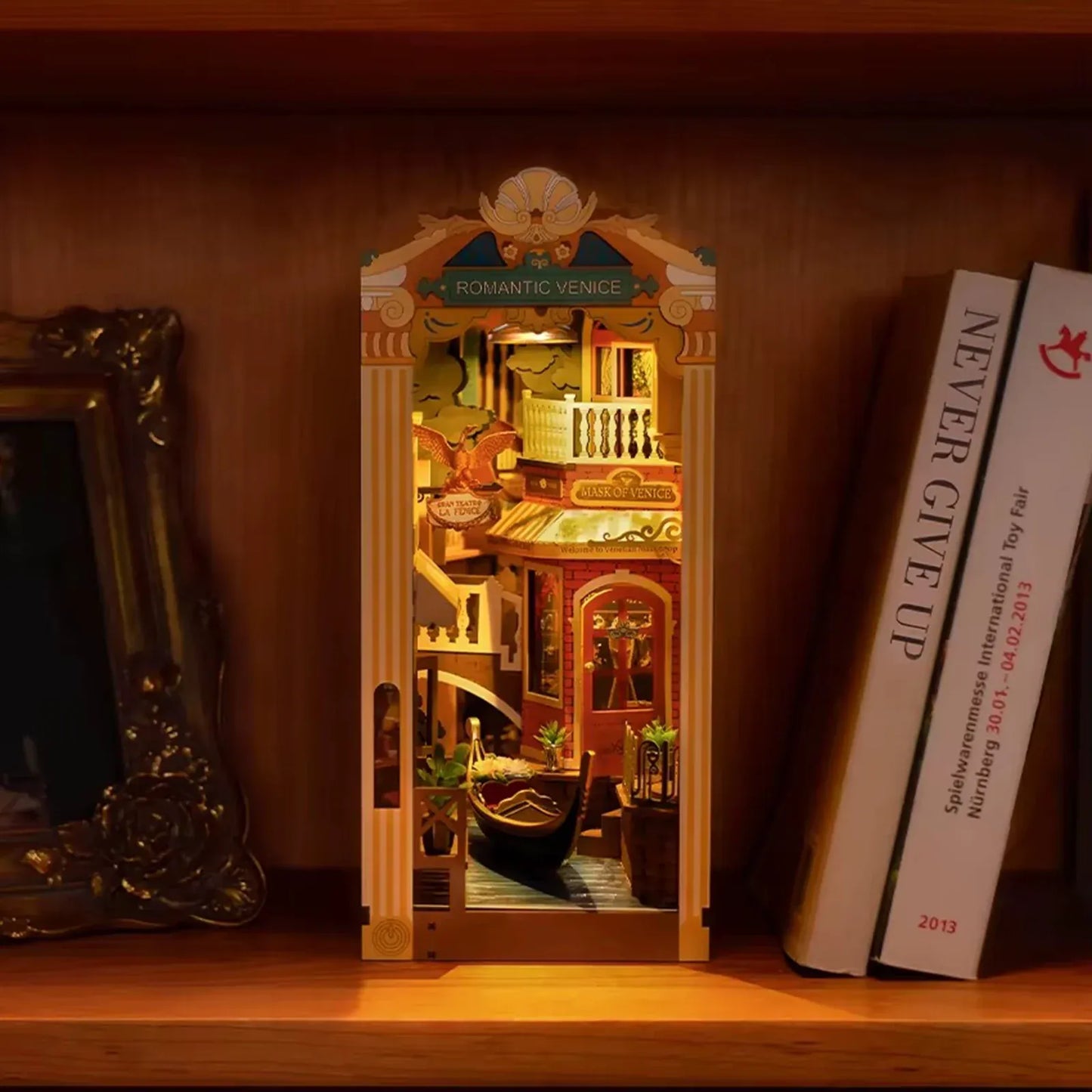 Book Nook Romantic Venice