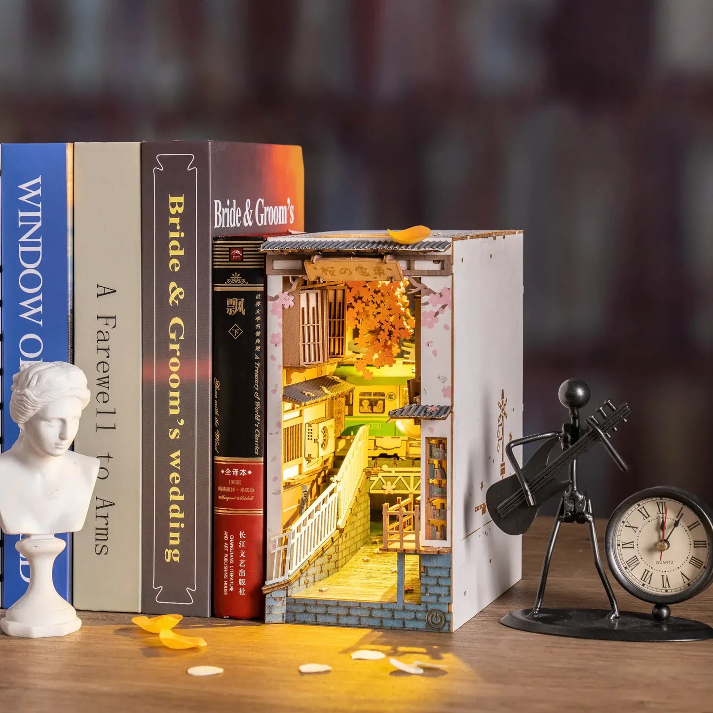 Book Nook Sakura Densya