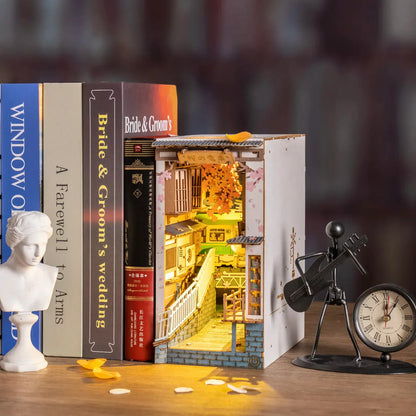 Book Nook Sakura Densya